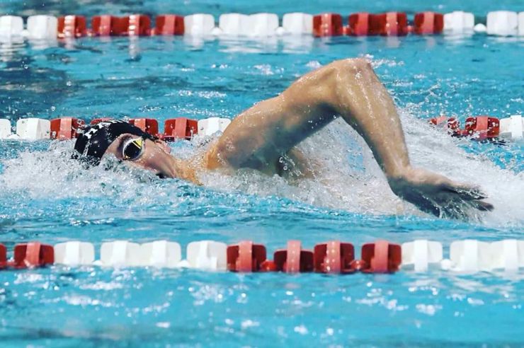 Novak breaks Harvard swimming record
