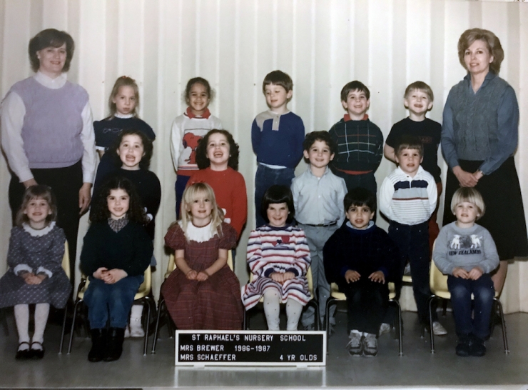 15 4-year-olds and two teachers in class photo